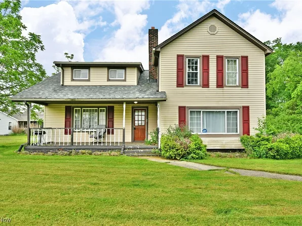 895 Elmwood Dr, Hubbard, OH 44425