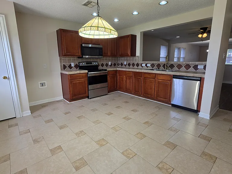 1625 Princess Ln — Photo 17