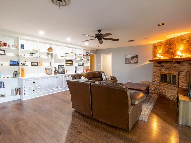 1535 Primrose Dr — Photo 10