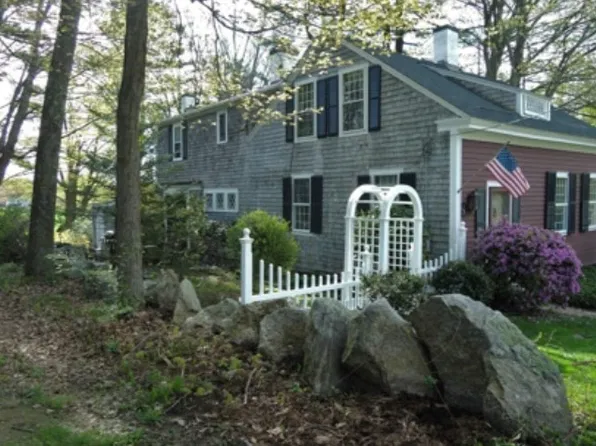 17 S Main St, Petersham, MA 01366