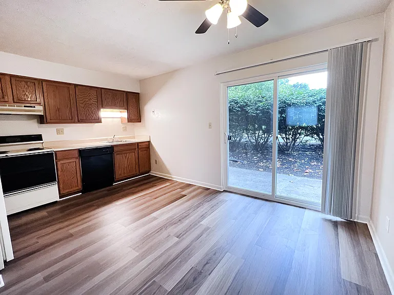 East Pointe Apartments — Photo 21