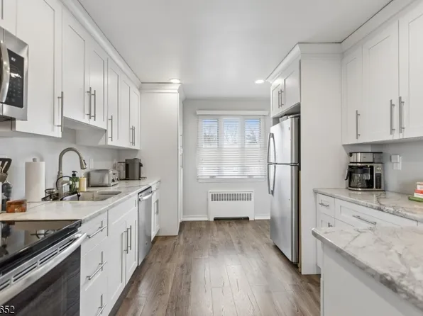 97B Troy Dr BLDG 12 #B, Springfield Twp., NJ 07081