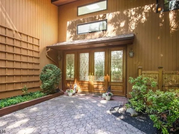 5 Thads Hill Rd, Bethlehem Twp., NJ 08827