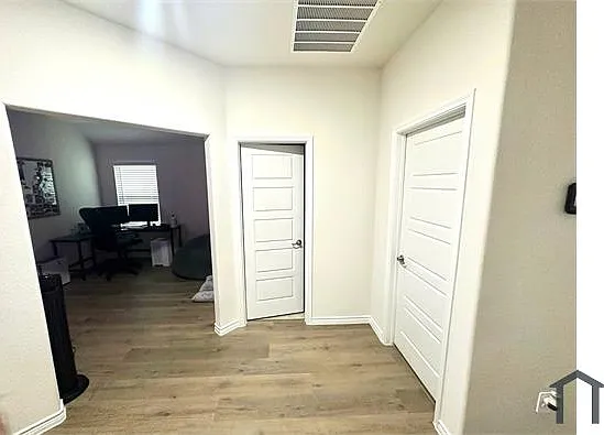 4 bed, 2081 sqft, $2,450 — Photo 4