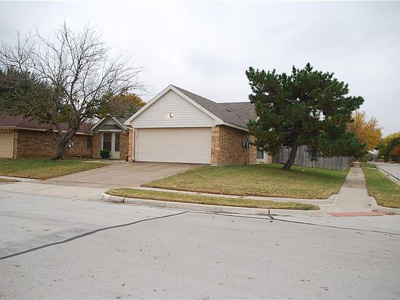 2nd image of 300 Kalmia Dr