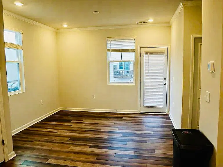 3 bed, 3.5 bath, 1786 sqft, $1,821 — Photo 2