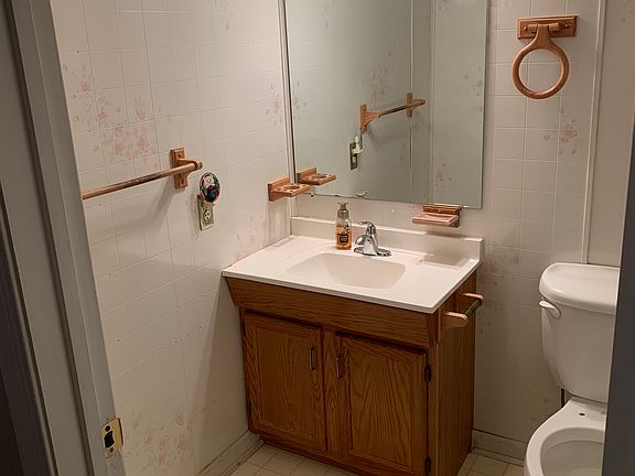 4th image of 402 Powell St