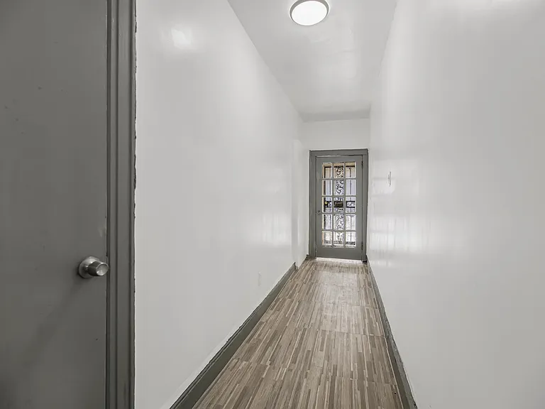 Evergreen Ave — Photo 2