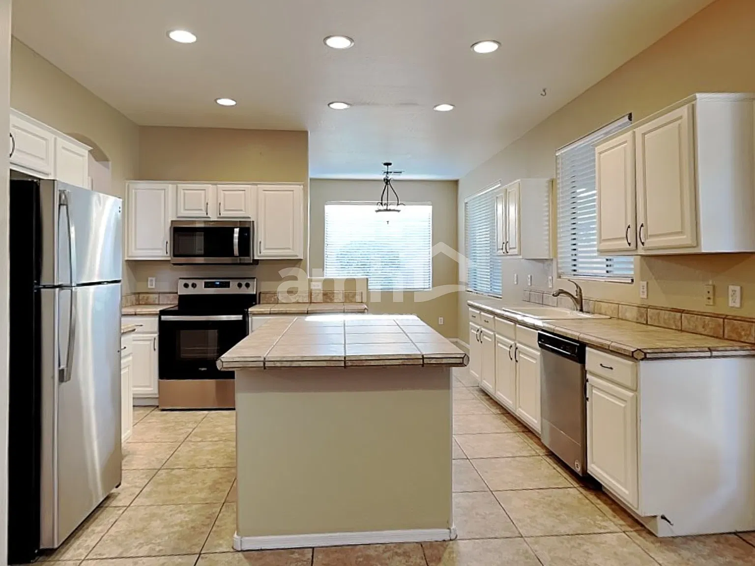 5 bed, 4.0 bath, 2487 sqft, $2,985 — Photo 4