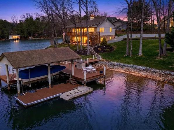 1520 Gowen Ln, Huddleston, VA 24104