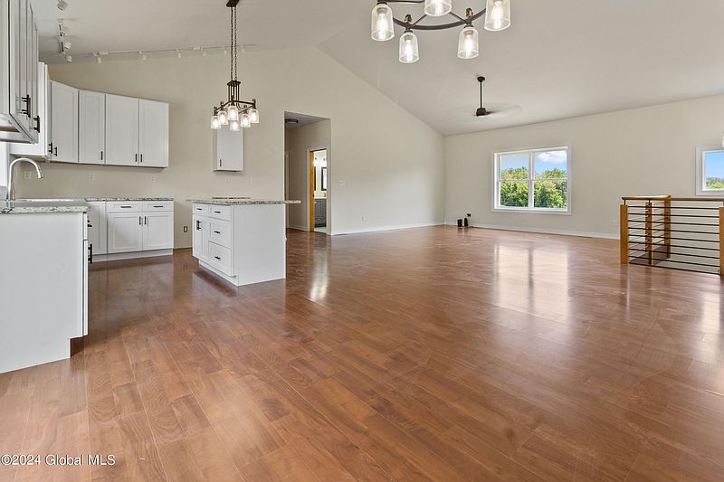 4th image of 281 Hayes Road