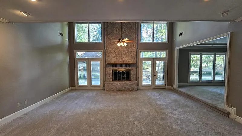 4 bed, 4.0 bath, 4000 sqft, $2,950 — Photo 3