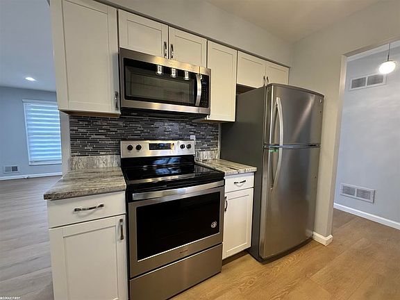 5th image of 37965 Haylander Dr