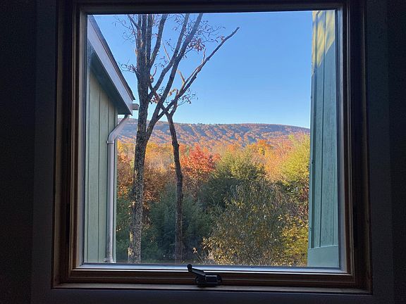 3rd image of 217 Cobble Creek Dr