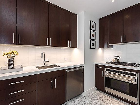 5th image of 50 E 10th St Unit 3K