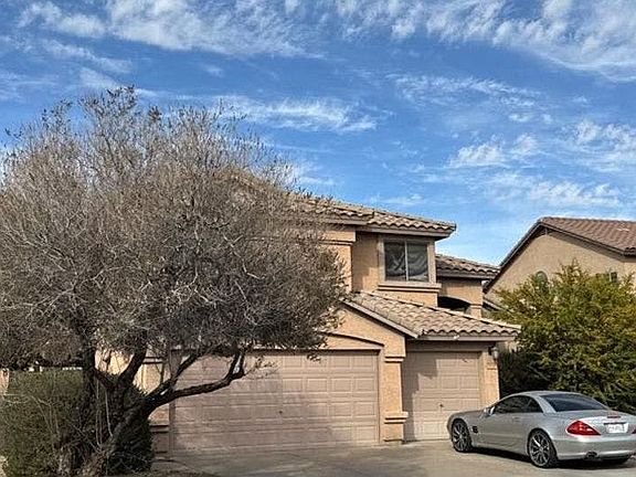 3rd image of 532 W Myrtle Dr