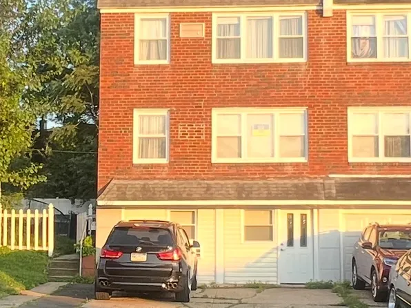 10833 Lockart Rd, Philadelphia, PA 19116