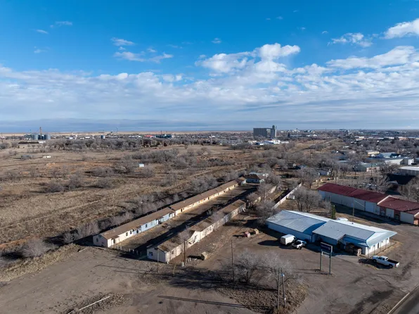 808 W 7th St, Dalhart, TX 79022