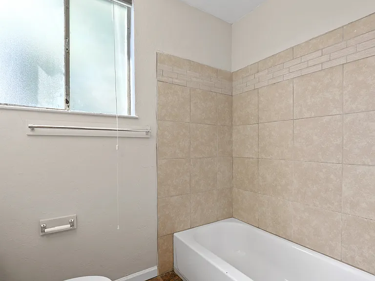 Race Street Apartments — Photo 44