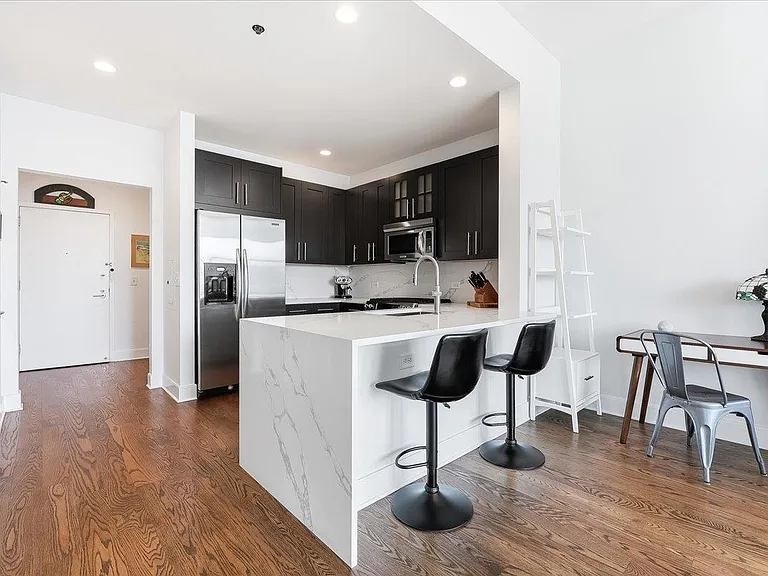 1125 Maxwell Ln #Penthouse 1221 — Photo 4