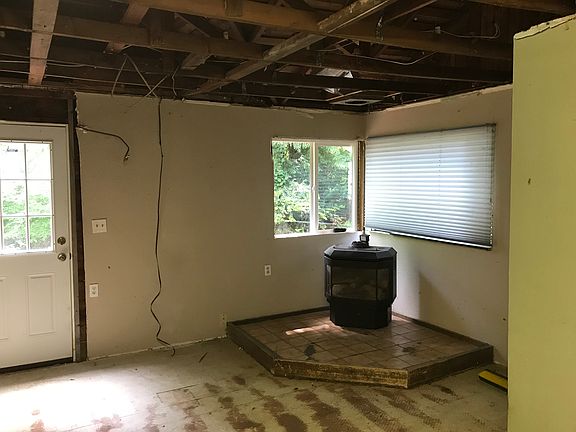5th image of 6548 E Blvd Ne