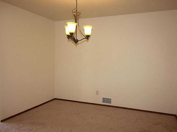 4th image of 717 Taylor Ln