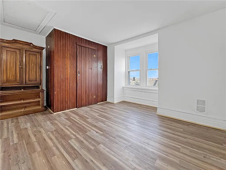328 N Law St — Photo 9