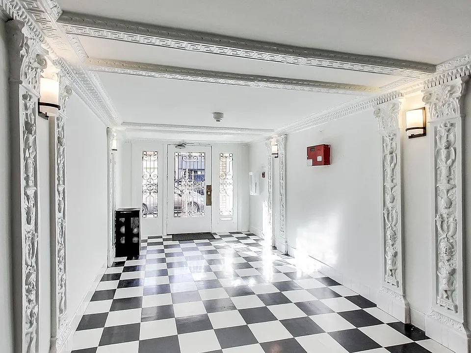 Building Photo 3