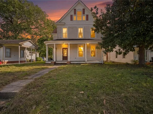 113 W Main St, Wakefield, VA 23888