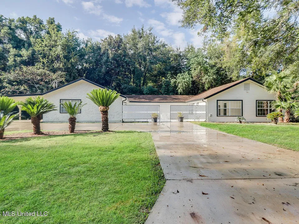 304 Ruella Ave
