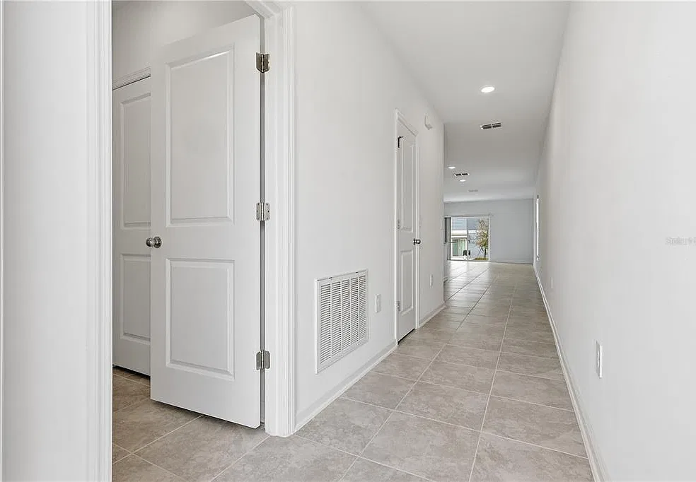 3 bed, 2.5 bath, 1470 sqft, $2,200 — Photo 3