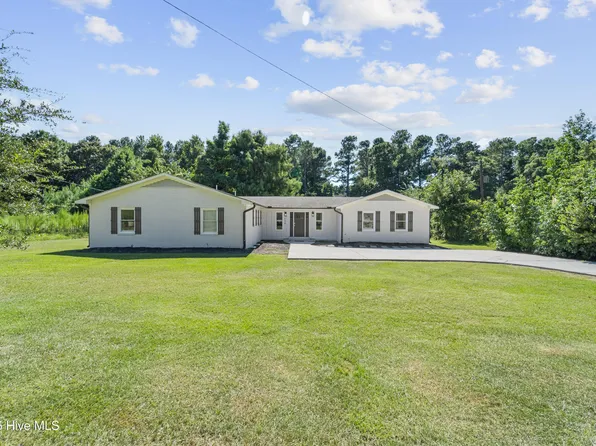 648 Hughes Road, Hampstead, NC 28443