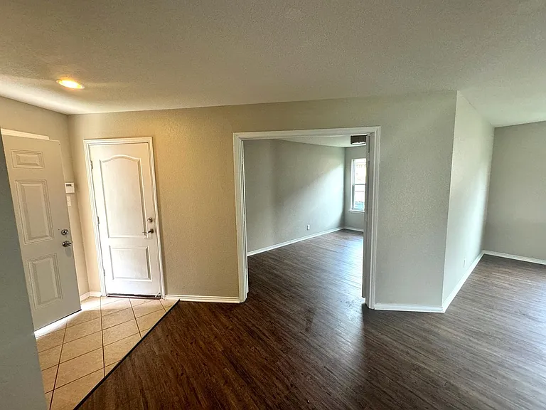 349 Tower Dr — Photo 4