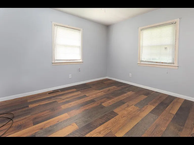606 Catawba St — Photo 5