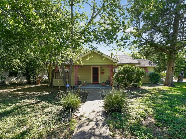 316 S Guadalupe St, Lockhart, TX 78644
