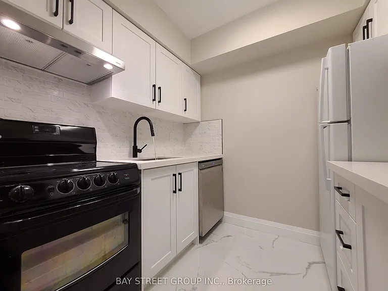 633 Bay St #1212 — Photo 1