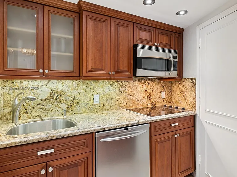 2899 Collins Ave #1025 — Photo 14