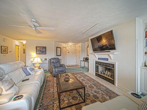3rd image of 410 Marina Bay Dr #106