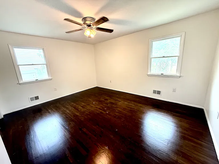 1000 Bismarck St — Photo 13