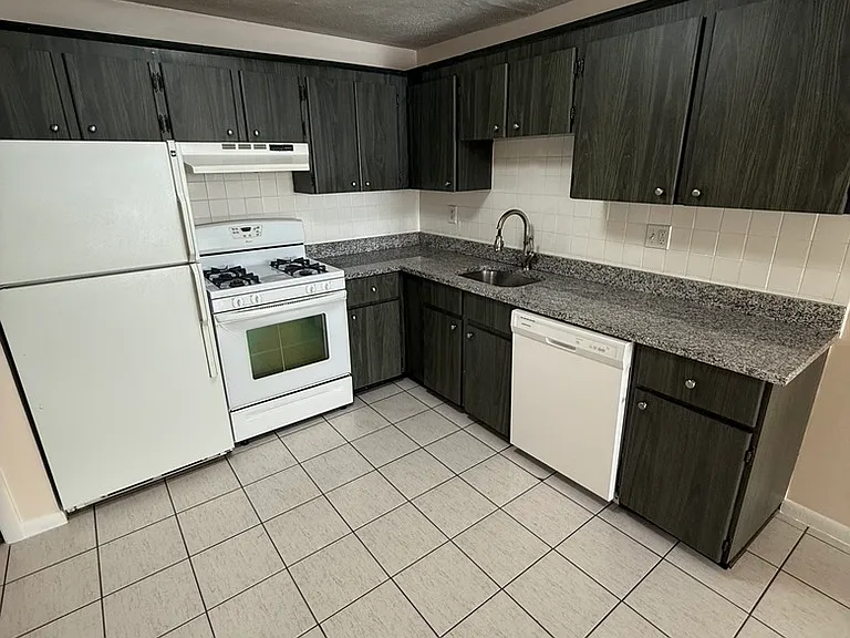 229 Independence Ave #2 — Photo 4