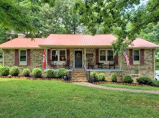 202 S Hummingbird Ln, Dickson, TN 37055