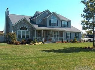 5 Barberry Ln, Center Moriches, NY 11934