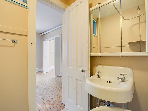 2nd image of 2808 Harriet Ave APT 2