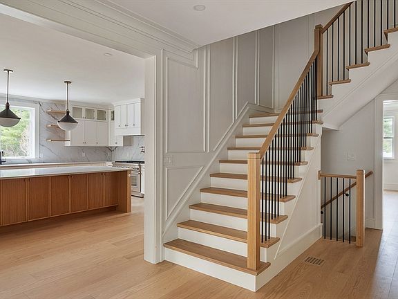3rd image of 71 Walpole St