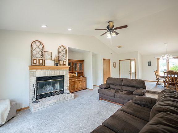 2nd image of 752 Westlawn Dr