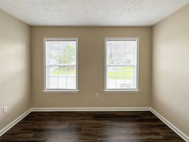800 Connaly Dr — Photo 31