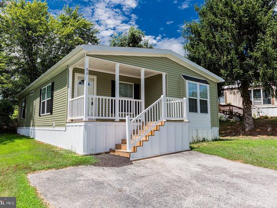 92 Cherokee Dr, Windsor, PA 17366