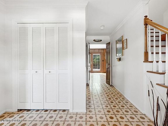 4th image of 2324 Thornhill Rd
