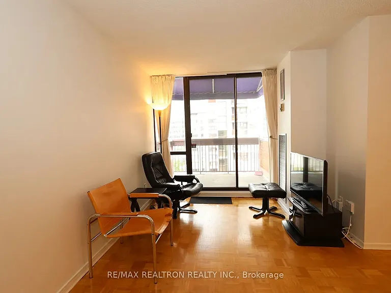 89 McCaul St #919 — Photo 9