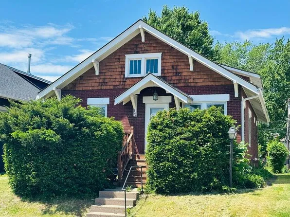 309 E 7th St, Muscatine, IA 52761